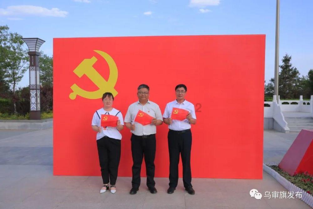 我今年21岁。我爸给我买房子60万只给我首付25万剩下让我自己还房贷。我也是醉了。我爸游戏画面